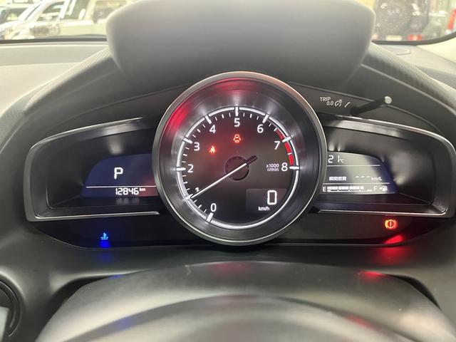 ＭＡＺＤＡ２ １５スポルト　純正マツダコネクトナビ　フルセグＴＶ　ＥＴＣ　純正ブラックルーフラッピング　アラウンドビューモニター　ＳＣＢＳ　クルーズコントロール　ＬＥＤヘッドライト　ＨＵＤ　ブラインドスポットモニター　ＥＳＣ（4枚目）