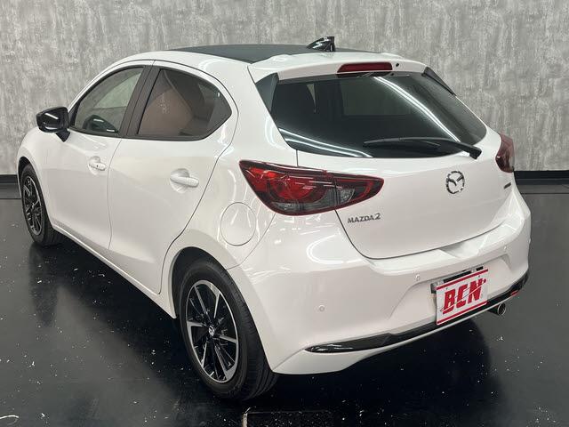 ＭＡＺＤＡ２ １５スポルト　純正マツダコネクトナビ　フルセグＴＶ　ＥＴＣ　純正ブラックルーフラッピング　アラウンドビューモニター　ＳＣＢＳ　クルーズコントロール　ＬＥＤヘッドライト　ＨＵＤ　ブラインドスポットモニター　ＥＳＣ（6枚目）