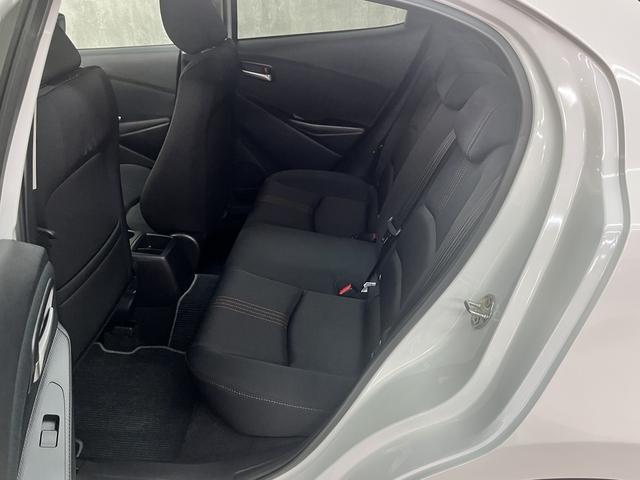 ＭＡＺＤＡ２ １５スポルト　純正マツダコネクトナビ　フルセグＴＶ　ＥＴＣ　純正ブラックルーフラッピング　アラウンドビューモニター　ＳＣＢＳ　クルーズコントロール　ＬＥＤヘッドライト　ＨＵＤ　ブラインドスポットモニター　ＥＳＣ（13枚目）