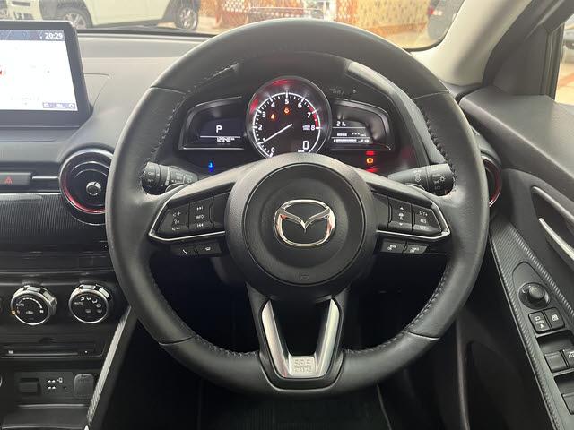 ＭＡＺＤＡ２ １５スポルト　純正マツダコネクトナビ　フルセグＴＶ　ＥＴＣ　純正ブラックルーフラッピング　アラウンドビューモニター　ＳＣＢＳ　クルーズコントロール　ＬＥＤヘッドライト　ＨＵＤ　ブラインドスポットモニター　ＥＳＣ（15枚目）