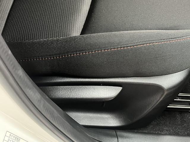 ＭＡＺＤＡ２ １５スポルト　純正マツダコネクトナビ　フルセグＴＶ　ＥＴＣ　純正ブラックルーフラッピング　アラウンドビューモニター　ＳＣＢＳ　クルーズコントロール　ＬＥＤヘッドライト　ＨＵＤ　ブラインドスポットモニター　ＥＳＣ（20枚目）