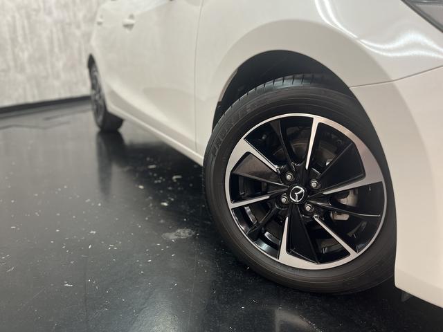 ＭＡＺＤＡ２ １５スポルト　純正マツダコネクトナビ　フルセグＴＶ　ＥＴＣ　純正ブラックルーフラッピング　アラウンドビューモニター　ＳＣＢＳ　クルーズコントロール　ＬＥＤヘッドライト　ＨＵＤ　ブラインドスポットモニター　ＥＳＣ（27枚目）