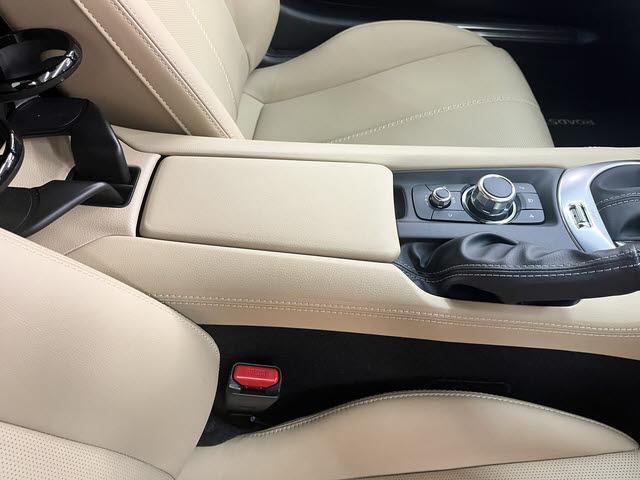 ロードスター Ｓレザーパッケージ　Ｖセレクション　純正マツダコネクトナビ　フルセグＴＶ　ＥＴＣ　バックカメラ　スマートブレーキサポート　ウィンドディフレクター　ＢＯＳＥサウンドシステム　本革シート　シートヒーター　ＥＳＣ　クリアランスソナー（16枚目）