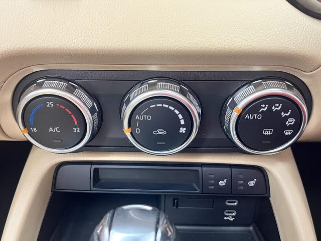 ロードスター Ｓレザーパッケージ　Ｖセレクション　純正マツダコネクトナビ　フルセグＴＶ　ＥＴＣ　バックカメラ　スマートブレーキサポート　ウィンドディフレクター　ＢＯＳＥサウンドシステム　本革シート　シートヒーター　ＥＳＣ　クリアランスソナー（17枚目）