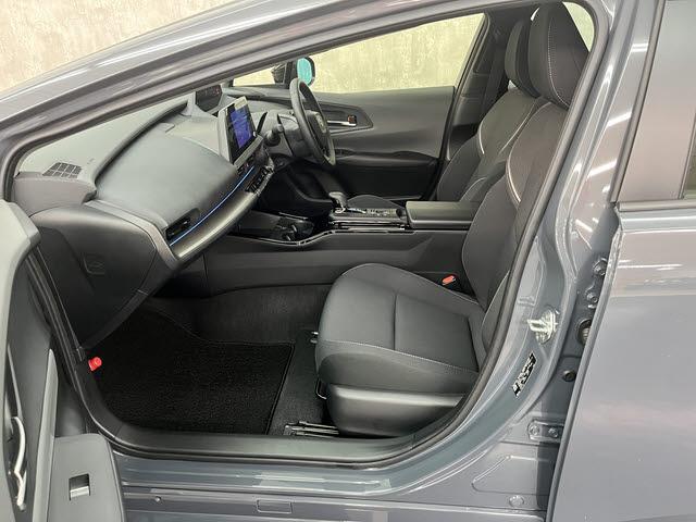 プリウス Ｇ　純正コネクティッドナビ　フルセグＴＶ　ＥＴＣ２．０　パノラミックビューモニター　プリクラッシュセーフティ　レーダークルーズコントロール　社外ドライブレコーダー　前席シートヒーター　クリアランスソナー（14枚目）