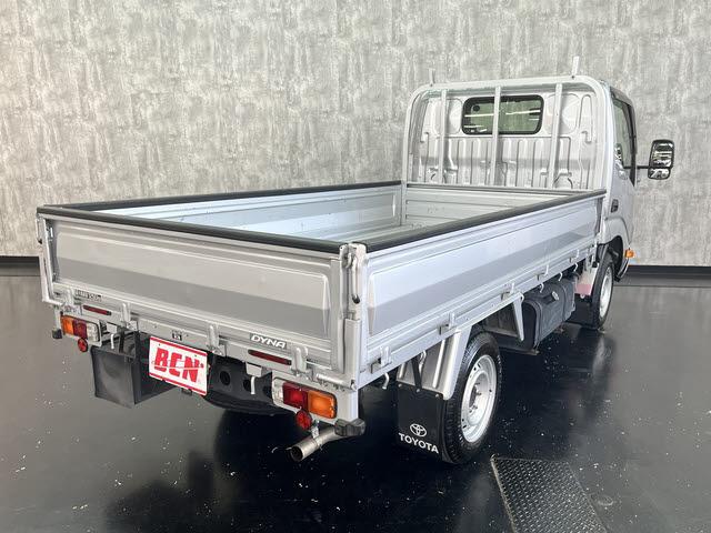 ダイナトラック キャブオーバー＿１．２５ｔ　社外ナビ　フルセグＴＶ　ＥＴＣ２．０　ヒーテッドドアミラー　キーレスエントリー　電動格納ドアミラー　三方開　フォグランプ　Ｂｌｕｅｔｏｏｔｈ　集中ドアロック　ＬＥＤルームライト　ライトレベライザー（5枚目）