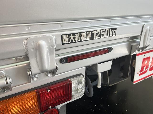 ダイナトラック キャブオーバー＿１．２５ｔ　社外ナビ　フルセグＴＶ　ＥＴＣ２．０　ヒーテッドドアミラー　キーレスエントリー　電動格納ドアミラー　三方開　フォグランプ　Ｂｌｕｅｔｏｏｔｈ　集中ドアロック　ＬＥＤルームライト　ライトレベライザー（13枚目）