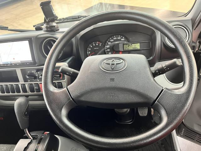 ダイナトラック キャブオーバー＿１．２５ｔ　社外ナビ　フルセグＴＶ　ＥＴＣ２．０　ヒーテッドドアミラー　キーレスエントリー　電動格納ドアミラー　三方開　フォグランプ　Ｂｌｕｅｔｏｏｔｈ　集中ドアロック　ＬＥＤルームライト　ライトレベライザー（15枚目）