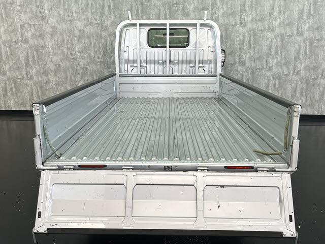 ダイナトラック キャブオーバー＿１．２５ｔ　社外ナビ　フルセグＴＶ　ＥＴＣ２．０　ヒーテッドドアミラー　キーレスエントリー　電動格納ドアミラー　三方開　フォグランプ　Ｂｌｕｅｔｏｏｔｈ　集中ドアロック　ＬＥＤルームライト　ライトレベライザー（18枚目）