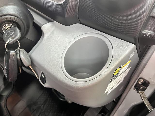 ダイナトラック キャブオーバー＿１．２５ｔ　社外ナビ　フルセグＴＶ　ＥＴＣ２．０　ヒーテッドドアミラー　キーレスエントリー　電動格納ドアミラー　三方開　フォグランプ　Ｂｌｕｅｔｏｏｔｈ　集中ドアロック　ＬＥＤルームライト　ライトレベライザー（22枚目）