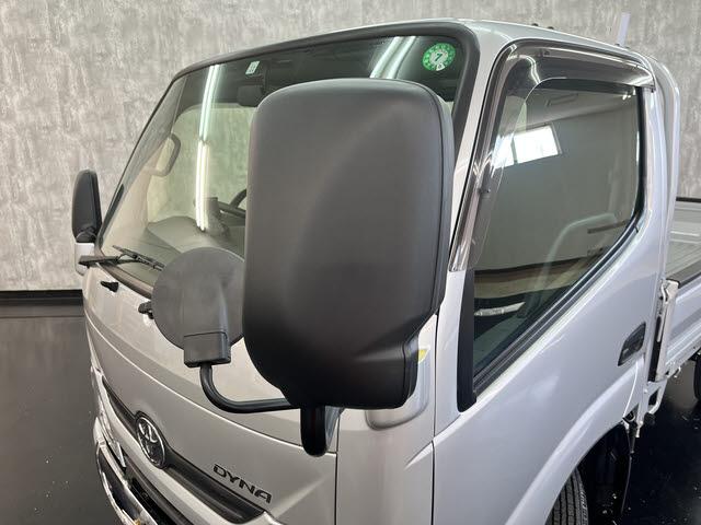 ダイナトラック キャブオーバー＿１．２５ｔ　社外ナビ　フルセグＴＶ　ＥＴＣ２．０　ヒーテッドドアミラー　キーレスエントリー　電動格納ドアミラー　三方開　フォグランプ　Ｂｌｕｅｔｏｏｔｈ　集中ドアロック　ＬＥＤルームライト　ライトレベライザー（25枚目）