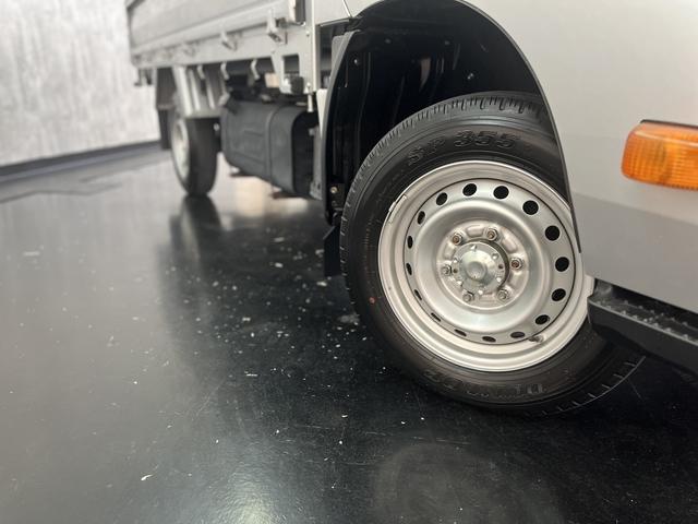 ダイナトラック キャブオーバー＿１．２５ｔ　社外ナビ　フルセグＴＶ　ＥＴＣ２．０　ヒーテッドドアミラー　キーレスエントリー　電動格納ドアミラー　三方開　フォグランプ　Ｂｌｕｅｔｏｏｔｈ　集中ドアロック　ＬＥＤルームライト　ライトレベライザー（27枚目）