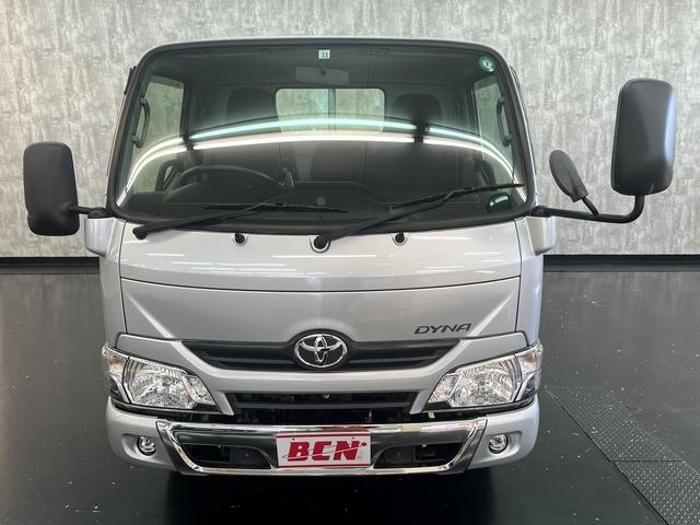 ダイナトラック キャブオーバー＿１．２５ｔ　社外ナビ　フルセグＴＶ　ＥＴＣ２．０　ヒーテッドドアミラー　キーレスエントリー　電動格納ドアミラー　三方開　フォグランプ　Ｂｌｕｅｔｏｏｔｈ　集中ドアロック　ＬＥＤルームライト　ライトレベライザー（29枚目）