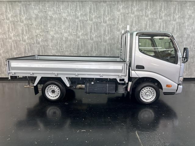 ダイナトラック キャブオーバー＿１．２５ｔ　社外ナビ　フルセグＴＶ　ＥＴＣ２．０　ヒーテッドドアミラー　キーレスエントリー　電動格納ドアミラー　三方開　フォグランプ　Ｂｌｕｅｔｏｏｔｈ　集中ドアロック　ＬＥＤルームライト　ライトレベライザー（31枚目）