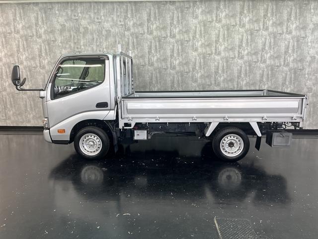 ダイナトラック キャブオーバー＿１．２５ｔ　社外ナビ　フルセグＴＶ　ＥＴＣ２．０　ヒーテッドドアミラー　キーレスエントリー　電動格納ドアミラー　三方開　フォグランプ　Ｂｌｕｅｔｏｏｔｈ　集中ドアロック　ＬＥＤルームライト　ライトレベライザー（35枚目）