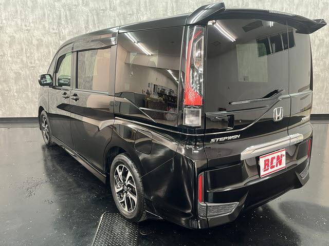 ステップワゴンスパーダ スパーダ　ホンダセンシング　両側パワースライドドア　純正ナビ　わくわくゲート　パドルシフト　ビルドインＥＴＣ　ＣＭＢＳ　フルセグＴＶ　アイドリングストップ　ＥＳＣ　プッシュスタート　バックカメラ（9枚目）