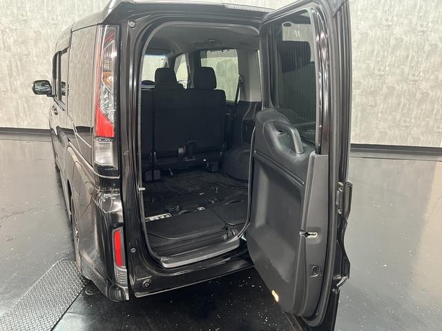 ステップワゴンスパーダ スパーダ　ホンダセンシング　両側パワースライドドア　純正ナビ　わくわくゲート　パドルシフト　ビルドインＥＴＣ　ＣＭＢＳ　フルセグＴＶ　アイドリングストップ　ＥＳＣ　プッシュスタート　バックカメラ（15枚目）