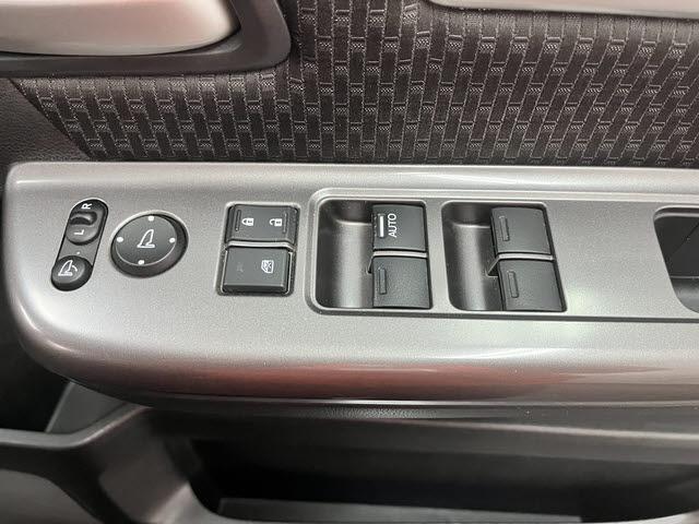 ステップワゴンスパーダ スパーダ　ホンダセンシング　両側パワースライドドア　純正ナビ　わくわくゲート　パドルシフト　ビルドインＥＴＣ　ＣＭＢＳ　フルセグＴＶ　アイドリングストップ　ＥＳＣ　プッシュスタート　バックカメラ（25枚目）