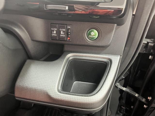 ステップワゴンスパーダ スパーダ　ホンダセンシング　両側パワースライドドア　純正ナビ　わくわくゲート　パドルシフト　ビルドインＥＴＣ　ＣＭＢＳ　フルセグＴＶ　アイドリングストップ　ＥＳＣ　プッシュスタート　バックカメラ（27枚目）