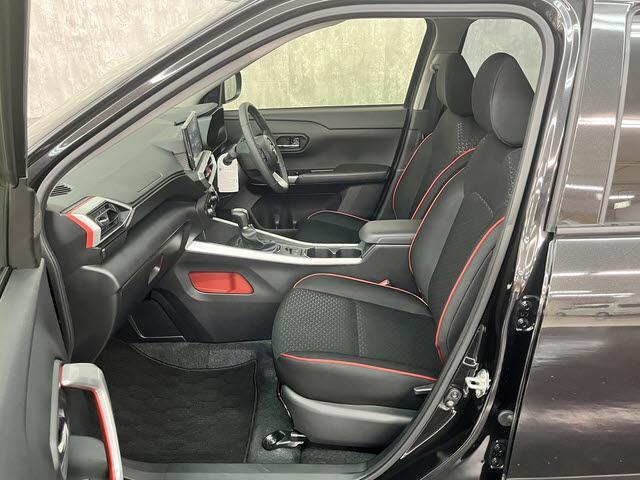 ライズ Ｚ　純正９インチディスプレイオーディオ　フルセグＴＶ　バックカメラ　プリクラッシュセーフティ　シートヒーター　アイドリングストップ　パーキングセンサー　プッシュスタート（17枚目）