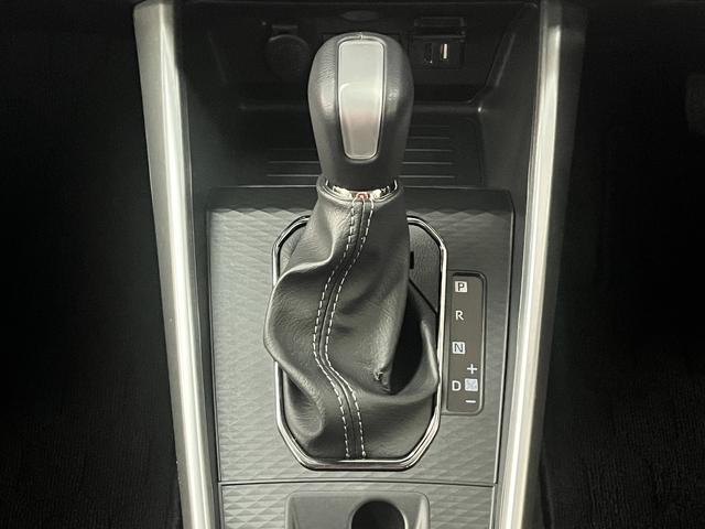 ライズ Ｚ　純正９インチディスプレイオーディオ　フルセグＴＶ　バックカメラ　プリクラッシュセーフティ　シートヒーター　アイドリングストップ　パーキングセンサー　プッシュスタート（19枚目）