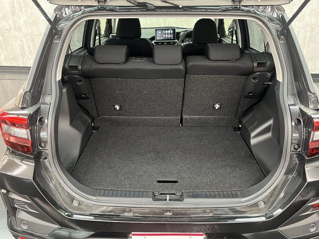 ライズ Ｚ　純正９インチディスプレイオーディオ　フルセグＴＶ　バックカメラ　プリクラッシュセーフティ　シートヒーター　アイドリングストップ　パーキングセンサー　プッシュスタート（21枚目）