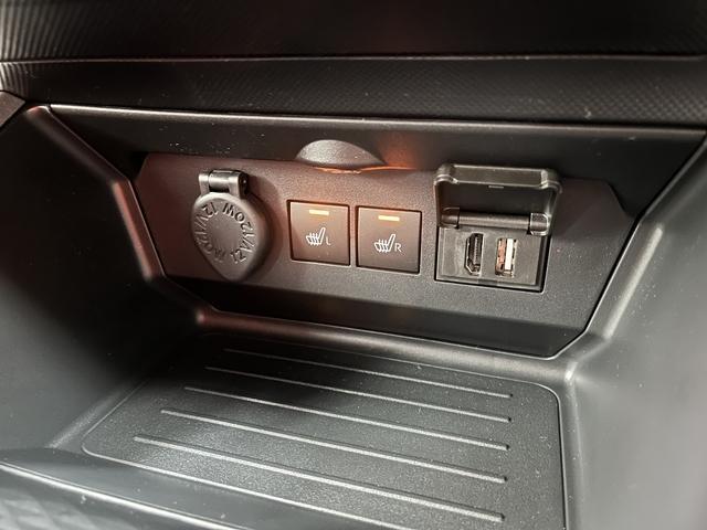 ライズ Ｚ　純正９インチディスプレイオーディオ　フルセグＴＶ　バックカメラ　プリクラッシュセーフティ　シートヒーター　アイドリングストップ　パーキングセンサー　プッシュスタート（27枚目）