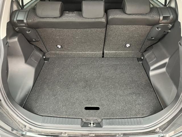 ライズ Ｚ　純正９インチディスプレイオーディオ　フルセグＴＶ　バックカメラ　プリクラッシュセーフティ　シートヒーター　アイドリングストップ　パーキングセンサー　プッシュスタート（42枚目）