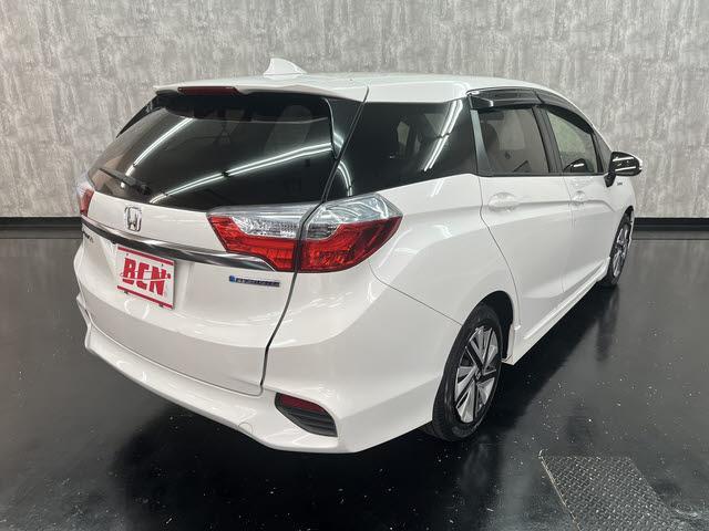 シャトル ハイブリッドＸ　純正ナビ　フルセグＴＶ　ＥＴＣ　バックカメラ　ＣＴＢＡ　クルーズコントロール　ＬＥＤヘッドライト　プッシュスタート　キーフリー　ＥＳＣ　パドルシフト　フォグランプ（8枚目）