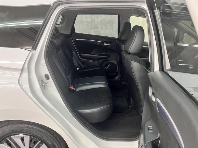 シャトル ハイブリッドＸ　純正ナビ　フルセグＴＶ　ＥＴＣ　バックカメラ　ＣＴＢＡ　クルーズコントロール　ＬＥＤヘッドライト　プッシュスタート　キーフリー　ＥＳＣ　パドルシフト　フォグランプ（16枚目）