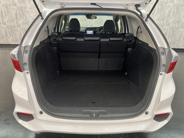 シャトル ハイブリッドＸ　純正ナビ　フルセグＴＶ　ＥＴＣ　バックカメラ　ＣＴＢＡ　クルーズコントロール　ＬＥＤヘッドライト　プッシュスタート　キーフリー　ＥＳＣ　パドルシフト　フォグランプ（21枚目）