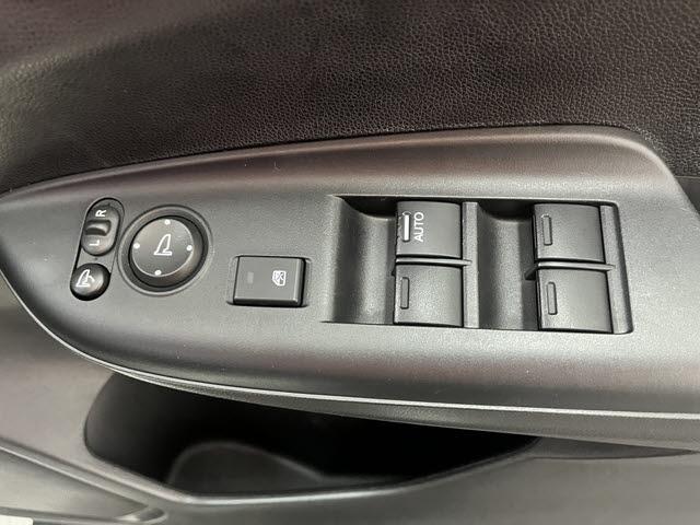 シャトル ハイブリッドＸ　純正ナビ　フルセグＴＶ　ＥＴＣ　バックカメラ　ＣＴＢＡ　クルーズコントロール　ＬＥＤヘッドライト　プッシュスタート　キーフリー　ＥＳＣ　パドルシフト　フォグランプ（25枚目）