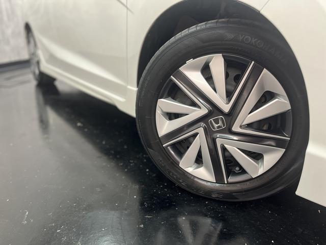 シャトル ハイブリッドＸ　純正ナビ　フルセグＴＶ　ＥＴＣ　バックカメラ　ＣＴＢＡ　クルーズコントロール　ＬＥＤヘッドライト　プッシュスタート　キーフリー　ＥＳＣ　パドルシフト　フォグランプ（30枚目）