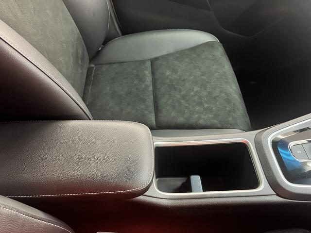 シャトル ハイブリッドＸ　純正ナビ　フルセグＴＶ　ＥＴＣ　バックカメラ　ＣＴＢＡ　クルーズコントロール　ＬＥＤヘッドライト　プッシュスタート　キーフリー　ＥＳＣ　パドルシフト　フォグランプ（42枚目）