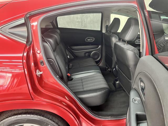 ヴェゼル ハイブリッドＺ・ホンダセンシング　純正ナビ　フルセグＴＶ　ＥＴＣ　ドライブレコーダー　バックカメラ　ＣＭＢＳ　ＬＥＤヘッドライト　プッシュスタート　キーフリー　ルーフレール　シートヒーター　クルーズコントロール（11枚目）