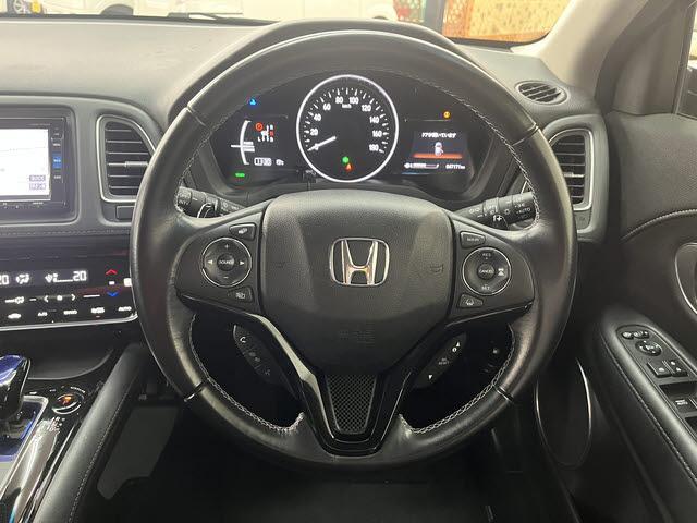 ヴェゼル ハイブリッドＺ・ホンダセンシング　純正ナビ　フルセグＴＶ　ＥＴＣ　ドライブレコーダー　バックカメラ　ＣＭＢＳ　ＬＥＤヘッドライト　プッシュスタート　キーフリー　ルーフレール　シートヒーター　クルーズコントロール（18枚目）