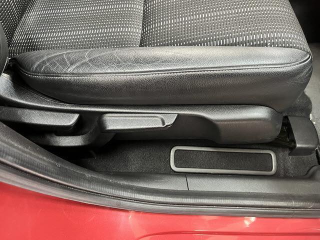 ヴェゼル ハイブリッドＺ・ホンダセンシング　純正ナビ　フルセグＴＶ　ＥＴＣ　ドライブレコーダー　バックカメラ　ＣＭＢＳ　ＬＥＤヘッドライト　プッシュスタート　キーフリー　ルーフレール　シートヒーター　クルーズコントロール（25枚目）