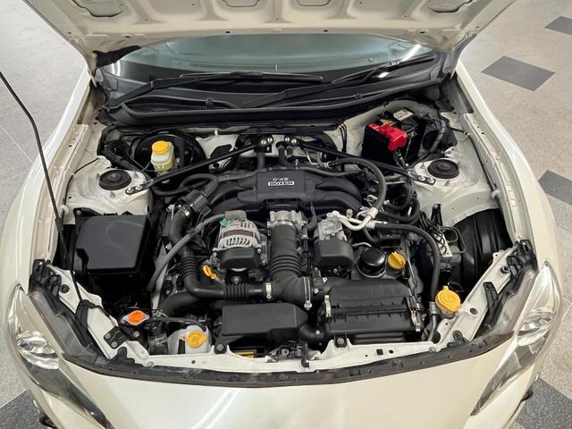 ８６ 　純正ナビゲーション　フルセグＴＶ　バックカメラ　Ｂｌｕｅｔｏｏｔｈ　ＤＶＤ再生　ＨＩＤヘッドライト　ＥＴＣ　横滑り防止装置　プッシュスタート　スマートキー　走行９４００ＫＭ（53枚目）