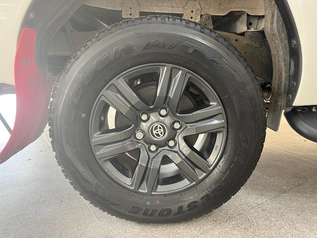 ハイラックス Ｚ　Ｚ＿４ＷＤ＿ＴＲＤパーツ＿純正ナビ＿バックカメラ／フルセグＴＶ／ｂｌｕｅｔｏｏｔｈ　ドライブレコーダー　純正アルミホイール　スマートキー　クルーズコントロール　プッシュスタート（41枚目）