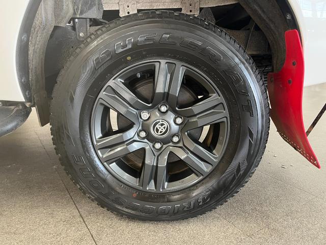 ハイラックス Ｚ　Ｚ＿４ＷＤ＿ＴＲＤパーツ＿純正ナビ＿バックカメラ／フルセグＴＶ／ｂｌｕｅｔｏｏｔｈ　ドライブレコーダー　純正アルミホイール　スマートキー　クルーズコントロール　プッシュスタート（42枚目）