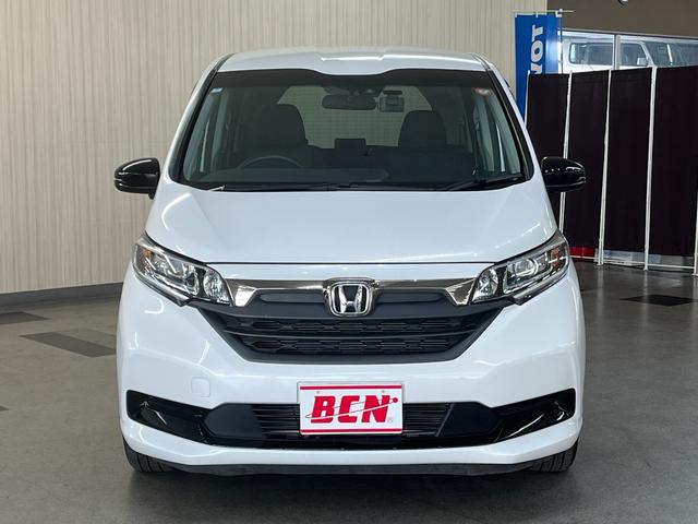 フリード＋ハイブリッド 　ハイブリッドＧブラックスタイル＿９インチ純正ナビ／フルセグＴＶ／ｂｌｕｅｔｏｏｔｈ／バックカメラ　スマートキー　ドライブレコーダー　ステアリングスイッチ　両側スライドドア　ＥＴＣ　純正アルミホイ－ル（2枚目）