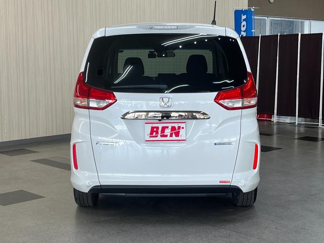 フリード＋ハイブリッド 　ハイブリッドＧブラックスタイル＿９インチ純正ナビ／フルセグＴＶ／ｂｌｕｅｔｏｏｔｈ／バックカメラ　スマートキー　ドライブレコーダー　ステアリングスイッチ　両側スライドドア　ＥＴＣ　純正アルミホイ－ル（6枚目）