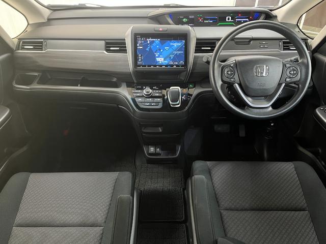 フリード＋ハイブリッド 　ハイブリッドＧブラックスタイル＿９インチ純正ナビ／フルセグＴＶ／ｂｌｕｅｔｏｏｔｈ／バックカメラ　スマートキー　ドライブレコーダー　ステアリングスイッチ　両側スライドドア　ＥＴＣ　純正アルミホイ－ル（9枚目）