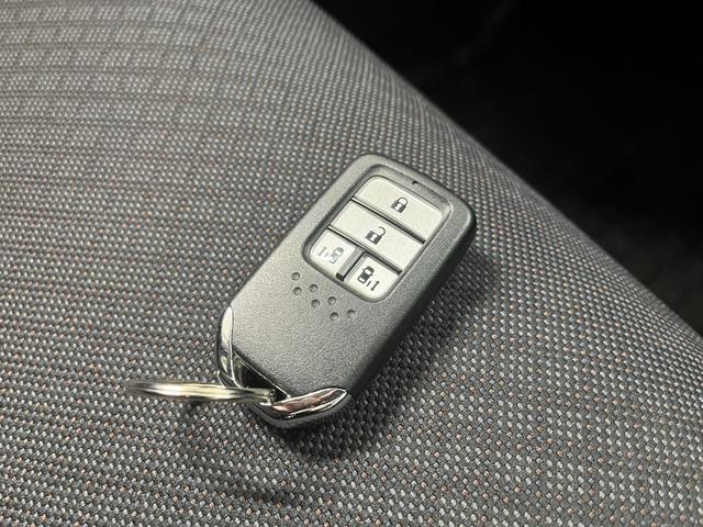 フリード＋ハイブリッド 　ハイブリッドＧブラックスタイル＿９インチ純正ナビ／フルセグＴＶ／ｂｌｕｅｔｏｏｔｈ／バックカメラ　スマートキー　ドライブレコーダー　ステアリングスイッチ　両側スライドドア　ＥＴＣ　純正アルミホイ－ル（30枚目）