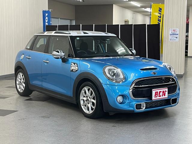 ＭＩＮＩ 　クーパーＳ＿純正前後ドライブレコーダー＿純正ナビ／フルセグＴＶ＿バックカメラ　フォグランプ　純正アルミホイール　トノカバー　スマートキー　オートライト　電動格納ミラー　ＬＥＤヘッドライト（3枚目）
