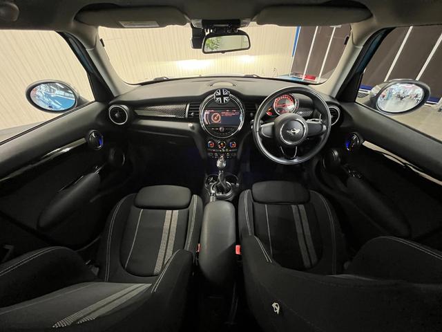 ＭＩＮＩ 　クーパーＳ＿純正前後ドライブレコーダー＿純正ナビ／フルセグＴＶ＿バックカメラ　フォグランプ　純正アルミホイール　トノカバー　スマートキー　オートライト　電動格納ミラー　ＬＥＤヘッドライト（10枚目）