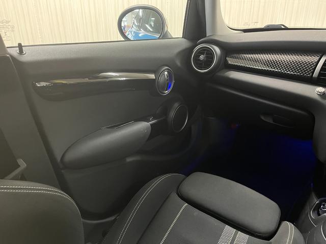 ＭＩＮＩ 　クーパーＳ＿純正前後ドライブレコーダー＿純正ナビ／フルセグＴＶ＿バックカメラ　フォグランプ　純正アルミホイール　トノカバー　スマートキー　オートライト　電動格納ミラー　ＬＥＤヘッドライト（11枚目）