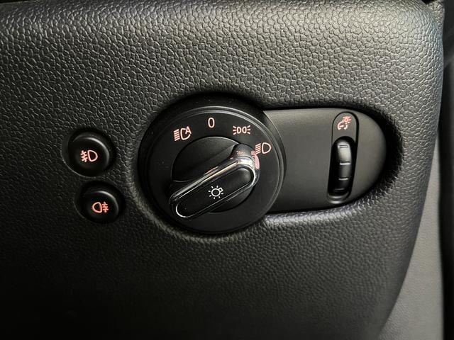 ＭＩＮＩ 　クーパーＳ＿純正前後ドライブレコーダー＿純正ナビ／フルセグＴＶ＿バックカメラ　フォグランプ　純正アルミホイール　トノカバー　スマートキー　オートライト　電動格納ミラー　ＬＥＤヘッドライト（18枚目）