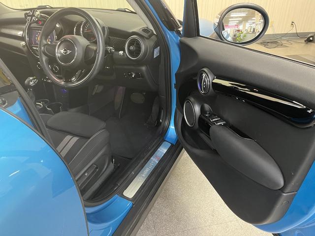 ＭＩＮＩ 　クーパーＳ＿純正前後ドライブレコーダー＿純正ナビ／フルセグＴＶ＿バックカメラ　フォグランプ　純正アルミホイール　トノカバー　スマートキー　オートライト　電動格納ミラー　ＬＥＤヘッドライト（37枚目）