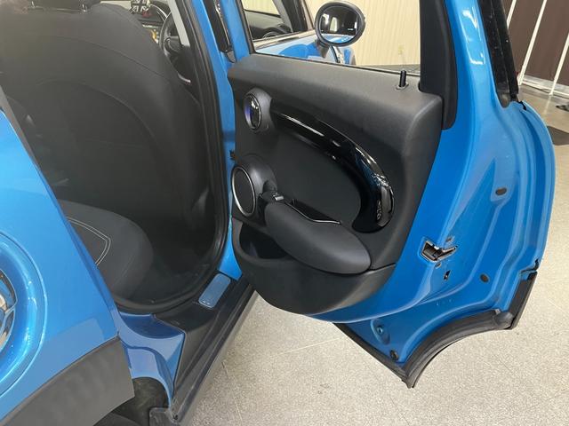 ＭＩＮＩ 　クーパーＳ＿純正前後ドライブレコーダー＿純正ナビ／フルセグＴＶ＿バックカメラ　フォグランプ　純正アルミホイール　トノカバー　スマートキー　オートライト　電動格納ミラー　ＬＥＤヘッドライト（39枚目）